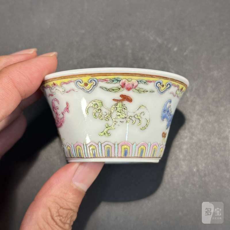 清道光 粉彩蝙蝠纹马蹄杯 - 图8